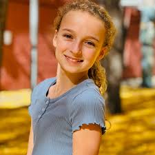 We are so excited to welcome Grace Conlee who is playing Aimee in Annie.  Grace is a 5th grade student. She has been in plays at North Cross in the  𝑊𝑖𝑧𝑎𝑟𝑑 𝑜𝑓