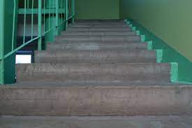 Eine betontreppe verbindet man immer mit einer wohnung im industriellen stil oder mit außendesign? Betontreppe Streichen So Machen Sie Es Garantiert Richtig
