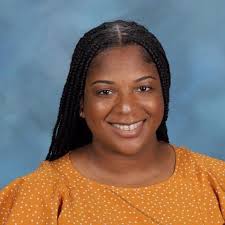 Stephanie Nowell's Instagram, Twitter & Facebook