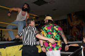 Il est issu de la grande famille du catch par son père, jimmy snuka et sa sœur tamina snuka , mais il a aussi quatre cousins célèbres, à savoir umaga. File Bray Wyatt And Luke Harper Jpg Wikipedia