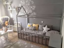 Montessori Ev Catili Yer Yatagi Bacali Bacali Catili Ev Montessori Yatagi Yer Decoracion De Interiores Decorar Habitacion Ninos Cama En El Piso