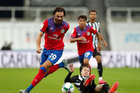 En inglaterra nació, fue deseo de dios, crecer y sobrevivir, revisar su carnet y tener madre chilena. Ben Brereton El Delantero Ingles Que Martin Lasarte Reservo Para La Roja La Tercera