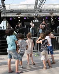 Une belle ambiance à partager en famille autour de formats acoustiques, de musique bretonne et de déambulations dans les allées du parcs au fil des différentes scènes, autour. Fete De La Musique 2019 Le Top Des Sorties A Paris Et En Ile De France