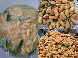 Masuk minyak ke dalam tepung dan gaul rata. Sedapnya Resepi Kuih Siput Rangup Ni Selain Tak Serap Minyak Rasanya Yang Rangup Dan Lembut Di Dalam Memang Best Sangat Tambah Wangi Dengan Kari Resep Lembut