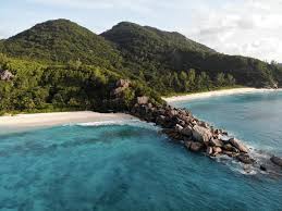Die strände der seychellen zählen mit türkisblauem wasser und faszinierenden felsen zu den attraktivsten buchten weltweit. Coco Island Seychellen Traumhafter Ausflug Von La Digue
