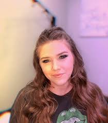 Melissa Feldman's Instagram, Twitter & Facebook