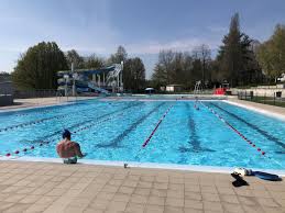 L'inauguration de la piscine du grand large (centra aquatique de mons) vient d'avoir lieu, en ce vendredi 18 mars sur les coups de 17h30. Un Lundi Frisquet A La Piscine Provinciale De Wegimont