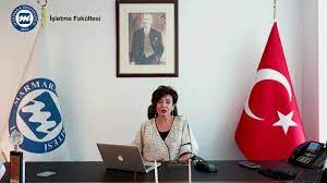 Marmara üniversitesi, i̇ktisadi ve i̇dari bilimler fakültesi, i̇şletme lisans programının ilk senesinde, daha çok genel bilgi birikimi içeren, işletmecilik alanına temel teşkil eden dersler yürütülmektedir. Marmara Universitesi Isletme Fakultesi Tanitim Filmi Youtube