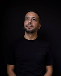 Stop treating your delivery as a "𝘀𝗶𝗱𝗲 𝗵𝘂𝘀𝘁𝗹𝗲" That mindset is…