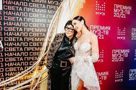 Вас ждет грандиозное музыкальное шоу: Buzova Loboda Lolita Vse Zvezdy Na Gala Uzhine Premii Muz Tv Kino Mail Ru