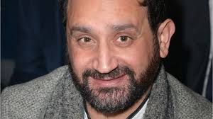 Cyril hanouna a révélé il y a huit mois dans son émission tpmp qu'il s'est séparé avec son épouse emilie, la mère de ses enfants après 16 ans de mariage. Cyril Hanouna Et Sa Femme Emilie Separes La Mise Au Point Cinglante De L Animateur Gala