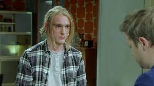 Dans plus belle la vie, la vie est toujours pleine de surprises ! Plus Belle La Vie Pblv Le Resume De L Episode Du 20 Decembre