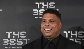 Роналдо е роден во сан педро, фуншал на португалскиот остров мадеира.пораснал во палатата фуншал во санто антонио, со мајка му марија долореш дош сантош авеиро и татко му жозе диниш авеиро (починал во 2005. Ronaldo Dumayu Krishtianu Razdrazhaet Kogda Govoryat Chto Nastoyashij Ronaldo Eto Ya Football Ua