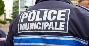 Il a aussi décidé de placer l'avocate au barreau du cameroun en détention provisoire à la prison principale de kondengui. Valras Plage 8 Mois De Prison Et Mandat De Depot Pour Rebellion Et Outrages Sur La Police Municipale