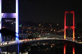 Lees 30 reviews van diverse bezoekers, met een gemiddeld cijfer van 8.03 over deze activiteit. Transport Online Gewonden Bij Brug Over Bosporus