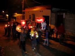 Costumbres Y Tradiciones De Guatemala La Navidad En Guatemala Guatemala Arquitectura De Espana Antigua Guatemala