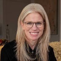 Deirdre Graves's Instagram, Twitter & Facebook