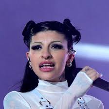 Ángela Aguilar intentando imitar el estilo de Cazzu 😐