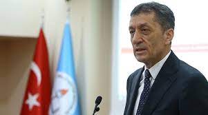 Pandemi nedeniyle uzaktan eğitime geçen okulların 31 ağustos tarihinde açılacağı daha önce milli eğitim bakanı ziya selçuk tarafından duyurulmuştu. Milli Egitim Bakani Selcuk Tan Okullarin Acilmasina Iliskin Aciklama