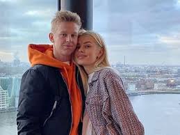 Весілля олександра зінченка й влади седан. Ukrayinskij Futbolist Zinchenko Odruzhivsya Z Futbolnoyu Zhurnalistkoyu Vesilne Video Bulvar Shoubiz