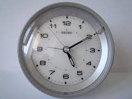 Seiko qxk115glh vintage alarm clock metallic vintage style soft gold/black color case. Vintage Seiko Alarm Desk Clock Japan Made Quartz Movement Etsy