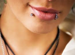 Feeling bold and want piercings that stay front and center? Snakebites Piercing Die Richtige Pflege Prontolind De