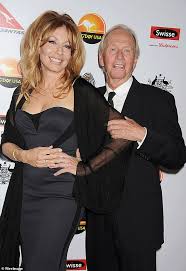 Шоу пола хогана (сериал)the paul hogan show1973, комедия. Paul Hogans S Ex Wife Linda Kozlowski Begs Him To Quit Smoking Ahead Of His 80th Birthday Daily Mail Online