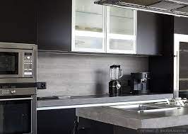 Selbstklebende folien oder spritzschutz aus glas. Modern Kitchen Backsplash Ideas Contemporary Design Style Modern Kitchen Backsplash White Modern Kitchen White Kitchen Backsplash