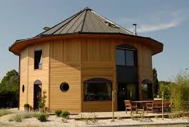 12 Exemples De Maisons A L Architecture Spherique Maison Ronde Maison Bois Et Maison Ossature Bois