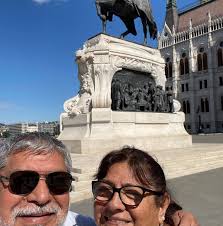 Does MDR do seating for one couple, not group seating? If so, how do you  make it happen?