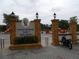 Lokasi kami yang strategik akan menjadikan perjalanan anda lebih mudah dan lancar. Taman Rekreasi Tasik Y Tempat Menarik Di Batu Pahat Johor Tempat Menarik