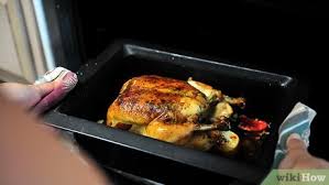 Seperti halnya cara bikin ayam bakar, ayam panggang oven tidak jauh berbeda hanya berbeda cara memasaknya. Cara Memanggang Ayam Utuh Dengan Oven Dengan Gambar Wikihow