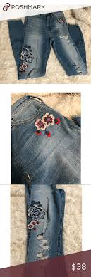 Hollister Jeans Ripped Jeans W Flower Detail In 2020 Hollister Jeans Ripped Jeans Hollister