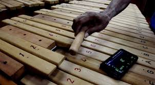 Salah satu diantara alat musik tradisional dari daerah sulawesi selatan yang nyaris punah karena jarang dimainkan yaitu puik. Kolintang Alat Musik Perkusi Sulawesi Selatan Guratgarut