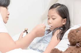 Obat antiseptik untuk mulut seperti semprotan untuk mulut juga bisa diberikan. Cara Alami Mengatasi Demam Pada Anak Sebelum Pergi Ke Dokter
