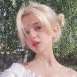 Katrina Kinard's Instagram, Twitter & Facebook