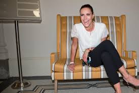 Zur neuen saison wechselt sie zur ard und zur legendären sportschau. Esther Sedlaczek So Suss Verbringt Die Sky Moderatorin Die Fussball Zwangspause Tag24