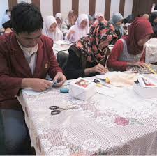 Ayah menyuruh, tolong ambilkan topi di meja itu! itu salahmu! kata reni kepada rini. Woman S Diary