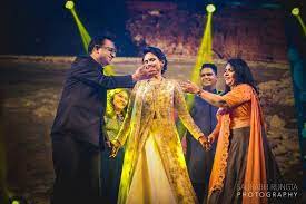 50 Punjabi Wedding Songs For Bollywood Dance Performance Wedding Songs Indian Wedding Photography Poses Bollywood Dance