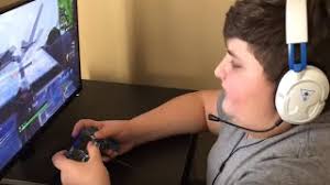 Fat kid does fortnite dance challenge. Fat Kid Rages Hard In Fortnite After Getting Unplugged Youtube