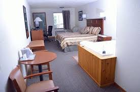 With added amenities and extra room for everyone, you are free to experience the splendor of the pigeon forge area knowing that. Pigeon Forge Hotel Room Details Valley Forge Inn