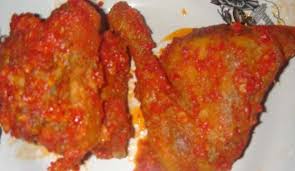 Sajian ini dibuat dari daging sapi yang diiris tipis lalu digoreng hingga kering dan disiram dengan sambal balado cabe merah di atasnya. Resep Ayam Balado Padang Pedas Enak Terdahsyat