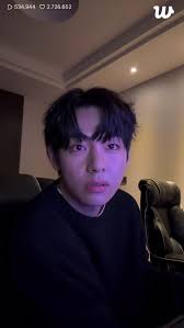 Taehyung opened the weverse broadcast