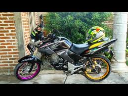 Kali ini kita mereview tiger 2000 milik @ tiger ini sangat keren dan elegan. Modifikasi Honda Tiger 2000 Herex Berputar Roda