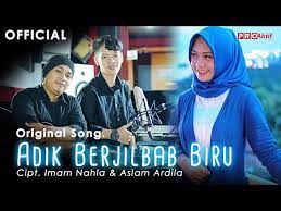 *beberapa lirik kurang terdengar cukup jelas. Chord Kunci Gitar Dan Lirik Lagu Adek Berjilbab Biru Ungu Versi Pengamen Jogja Tribun Video