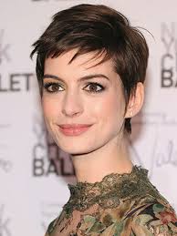Find the perfect anne hathaway les miserables stock photos and editorial news pictures from getty images. Les Miserables Anne Hathaway S Mother Helped With Fantine Hollywood Reporter