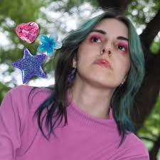 Victoria Dell's Instagram, Twitter & Facebook