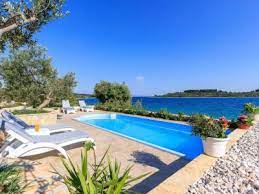 Entdecken sie 16.797 ferienwohnungen und ferienhäuser in kroatien zwischen bergen, meer, zwischen dalmatien im süden und die halbinsel. Ferienhauser In Kroatien Direkt Am Meer