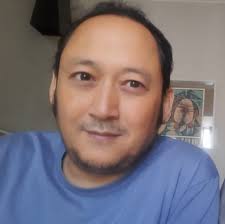 Bagi pemilik mobil aman karena tidak sampai nabrak obyek didepannya, tp  bagi pengendara dibelakang jelas membahayakan karena bisa nabrak mobil  didepannya yg ujung2nya disuruh ganti rugi. Jika jawabannya harus jaga  jarak, berapa