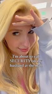 Kathy Hassell's Instagram, Twitter & Facebook